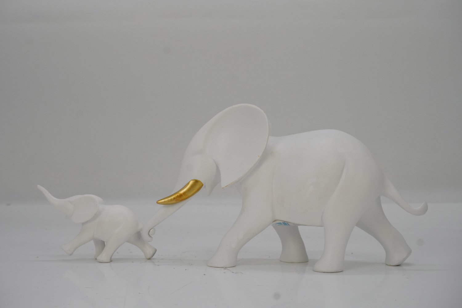 FIGURA MAMÁ E HIJO ELEFANTE BLANCO - Imagen 3
