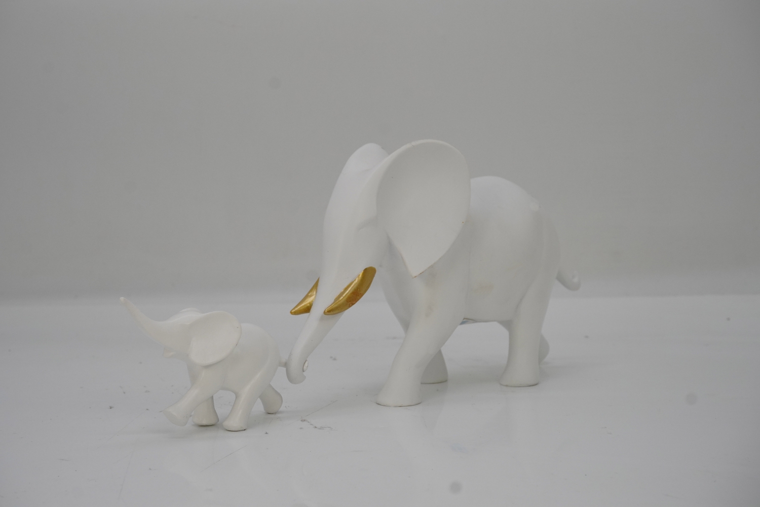 FIGURA MAMÁ E HIJO ELEFANTE BLANCO - Imagen 4