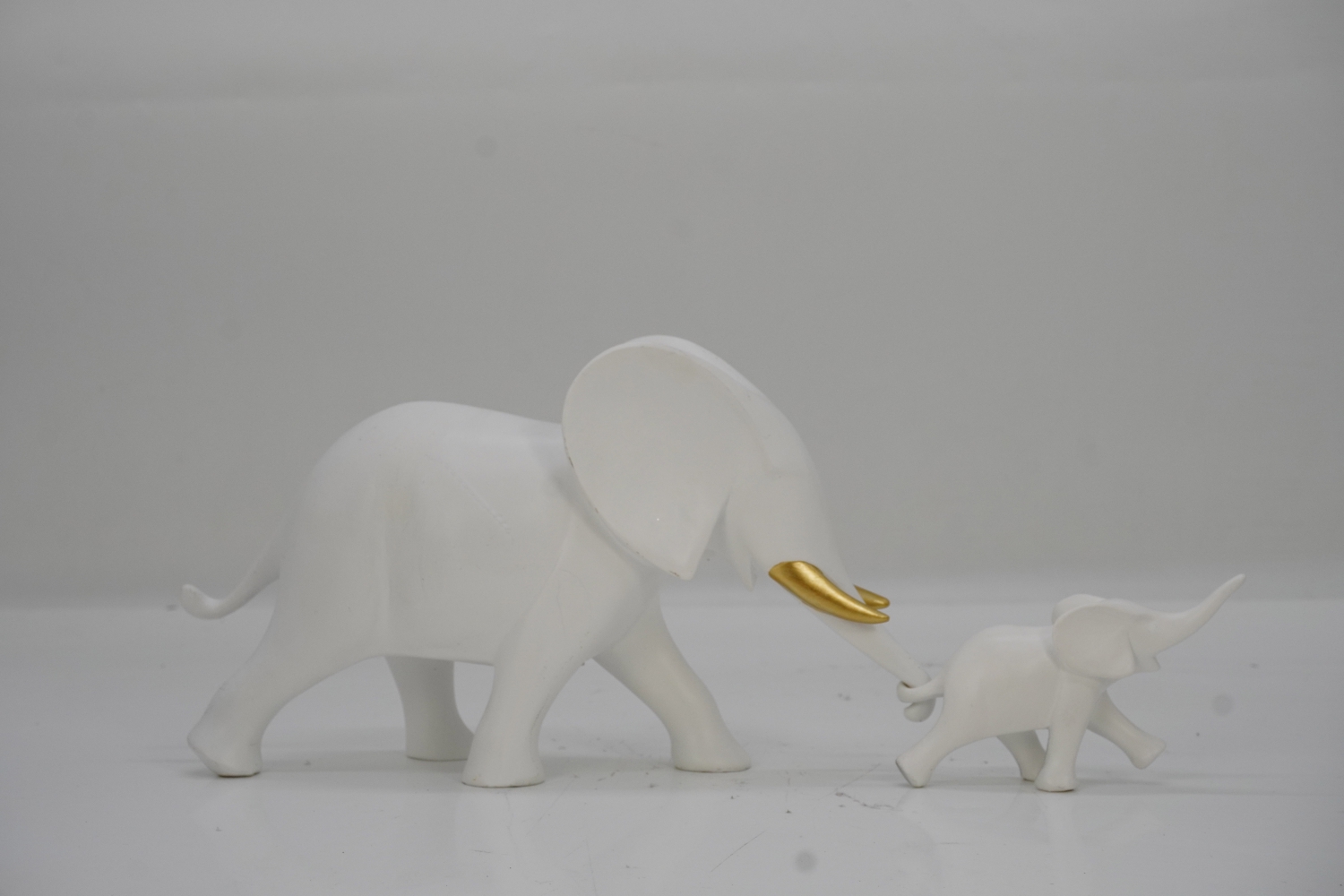 FIGURA MAMÁ E HIJO ELEFANTE BLANCO - Imagen 5