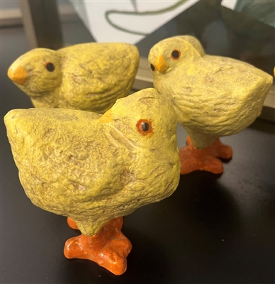 Set of 4 Cast Iron Chick Figurines 2.85”H -A - Yellow - Imagen 3