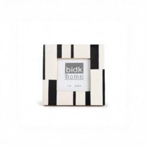 4X4” Resin Frame Black and White - BLACK & WHITE